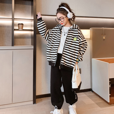 Warm Childrens Black And White Striped Coat Smiley Face Printed For Girls Aged 4-16
