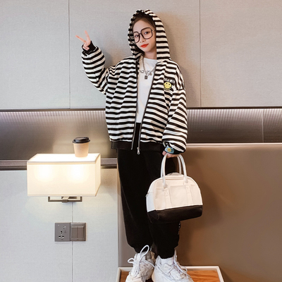 Warm Childrens Black And White Striped Coat Smiley Face Printed For Girls Aged 4-16