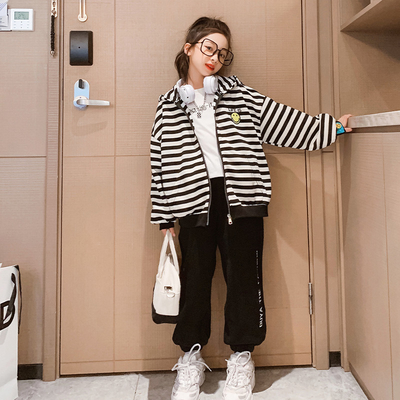 Warm Childrens Black And White Striped Coat Smiley Face Printed For Girls Aged 4-16